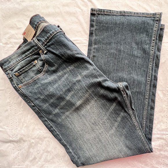 LEVI STRAUSS & CO. Men's 42x32 Style 559 Relaxed Straight Fit Jeans - Picture 5 of 16